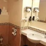 Viktoria 1 - - Center 4*