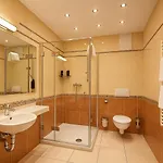 Viktoria 1 - - Center