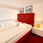 Aparthotel Viktoria 1 - - Center 4*