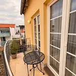 Viktoria 1 - - Center