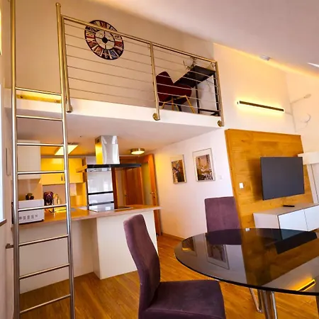 Viktoria 1 - - Center Apartahotel
