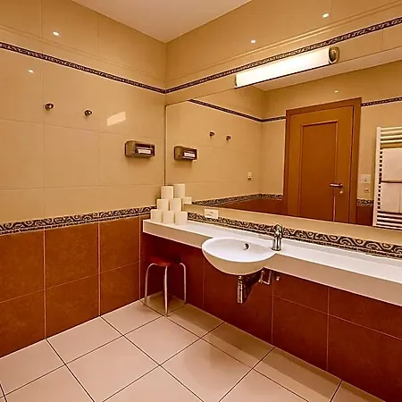 Viktoria 1 - - Center 4*